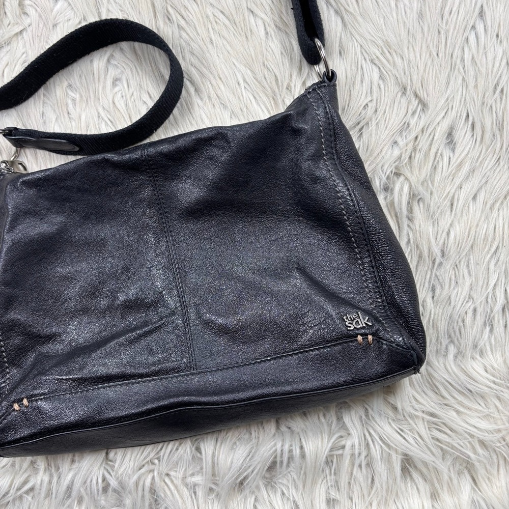 The Sak Classic Black Leather Crossbody Bag Zip Top - Picture 2 of 6
